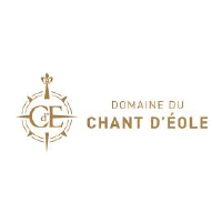 chant d'éole domain very classy logo in golden brown with a compass and crown