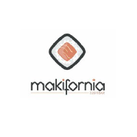 makifornia escrito en negro y naranja es un bar de sushi con un gran sushi encima del nombre de la empresa, un sushi naranja que representa el salmón con blanco al lado que representa el arroz y negro para indicar el contorno del sushi.